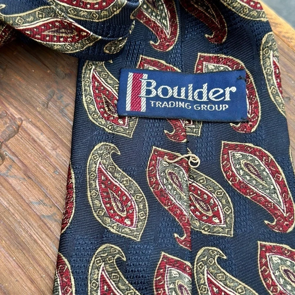 Boulder Trading Group Paisley Patterned Tie